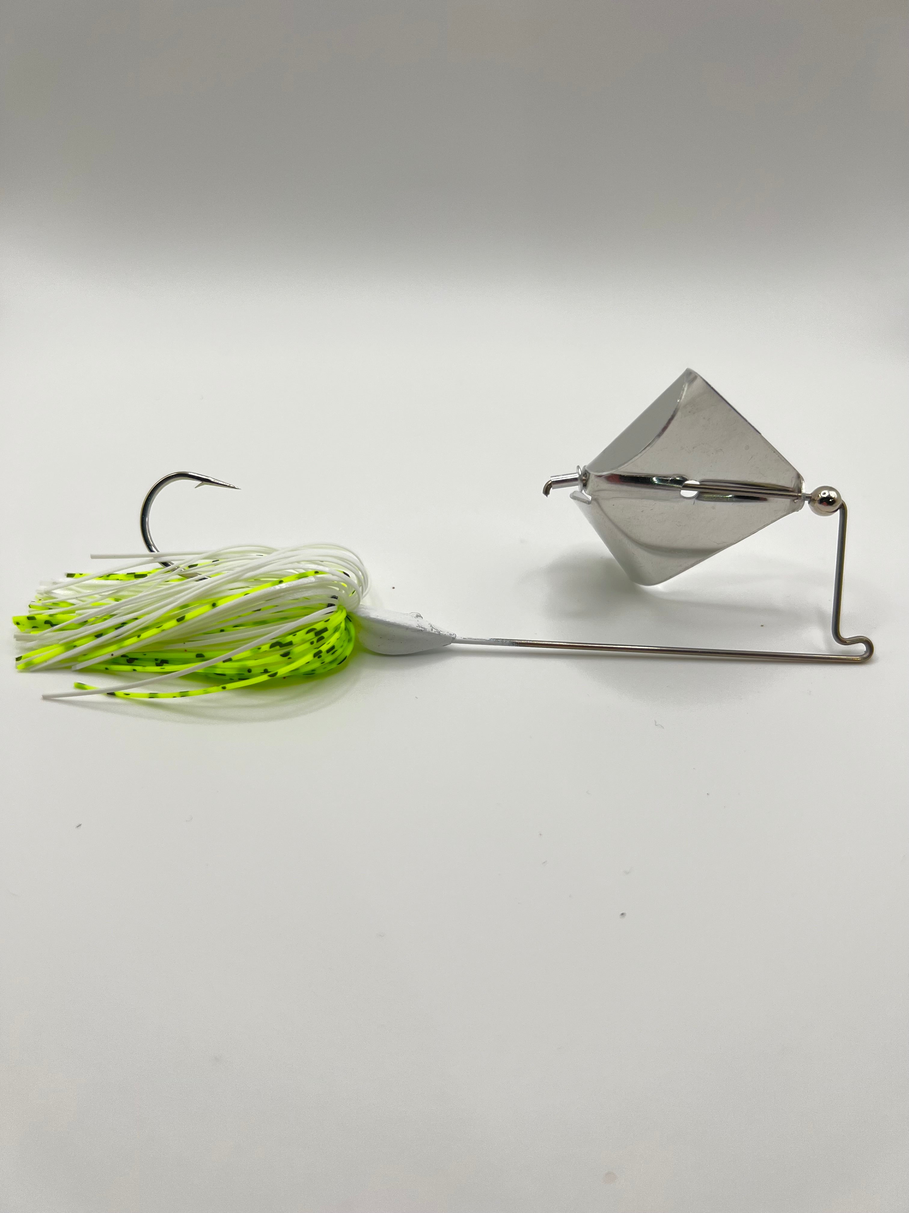 True South Moab Buzzbait Chart/White Gold 3/8